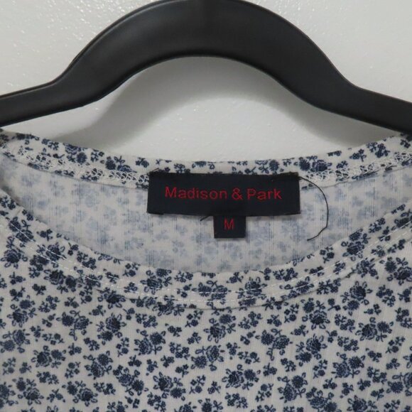 Like New Madison & Park Blue Ditsy Tee - Picture 3 of 4